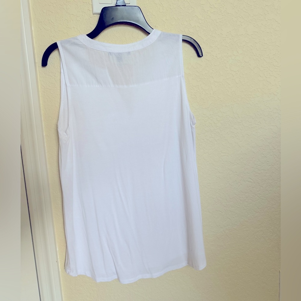 White Sleeveless Top, M🦋 - Picture 3 of 6